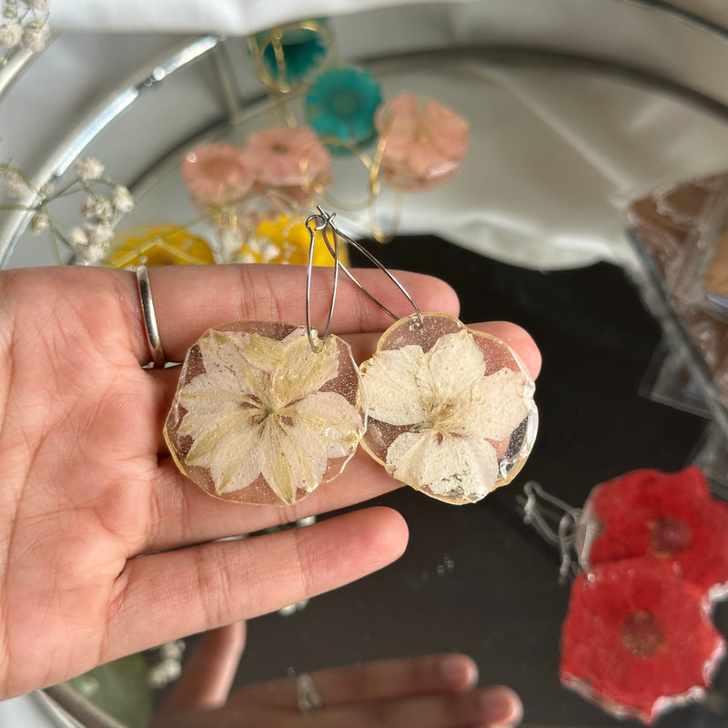 Dreamer’s Daisy Earrings – Nature-Inspired Beautiful Resin Jewelry for Women