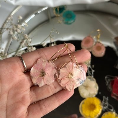 Dreamer’s Daisy Earrings – Nature-Inspired Beautiful Resin Jewelry for Women